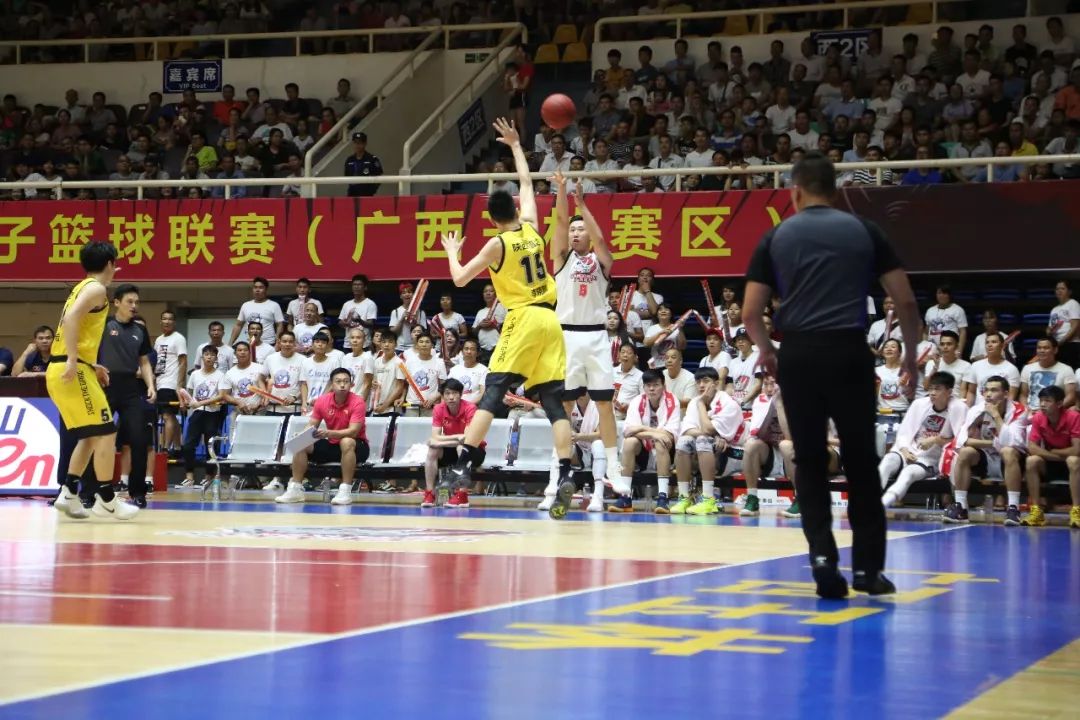  尤文图斯主场大胜对手稳居联赛榜首  